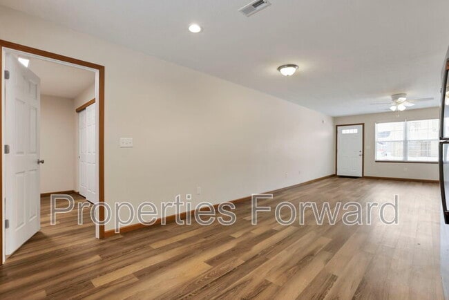 Building Photo - 3854 Elm St