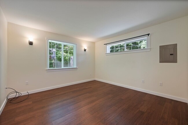 Building Photo - MOVE IN READY NOW! Stylish One-Bedroom A/C...