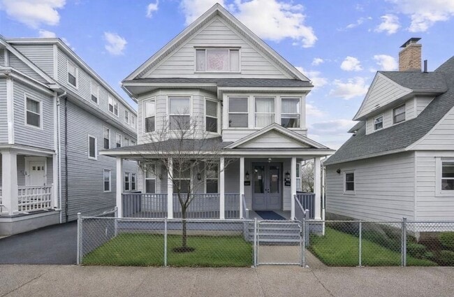 Building Photo - 831-833-833 William St