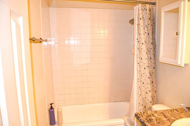 Building Photo - Three bedroom Two bath condo in Creeks Edge
