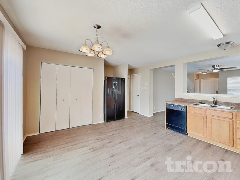 Building Photo - 7307 Circle Farm