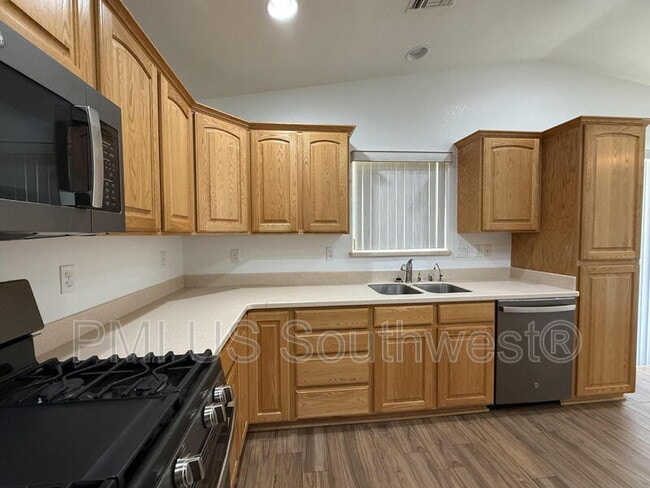 Building Photo - 1720 Central Ave