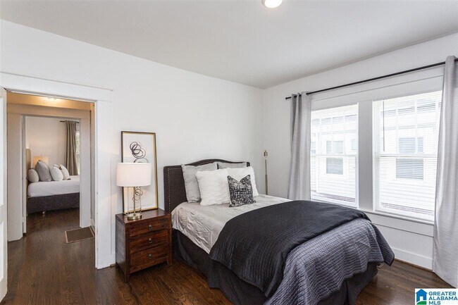 Building Photo - 712 10th Ct S
