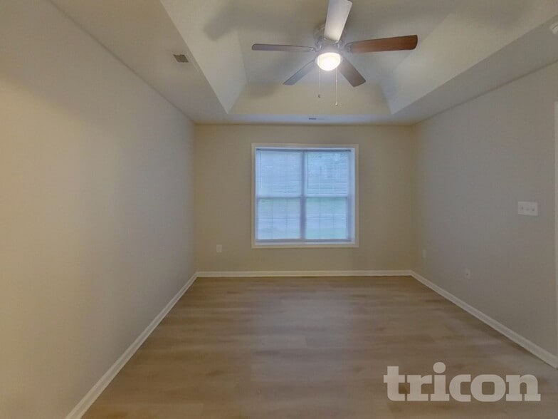 Building Photo - 140 Diamond Dr