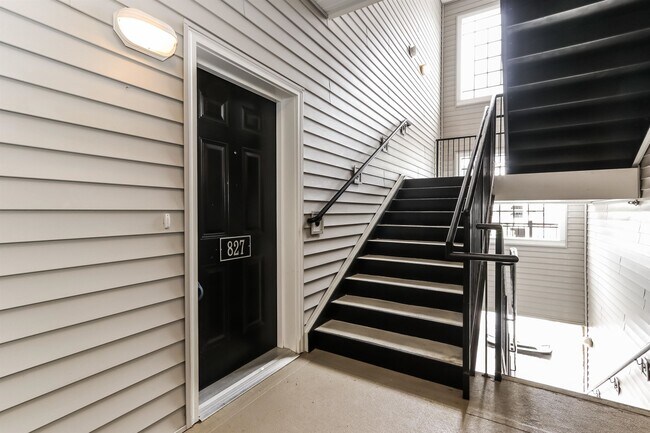 Building Photo - 827 Stiller Ln