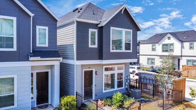 Building Photo - 739 Strawberry Pines Ct
