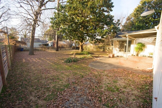 Building Photo - 218 E 33rd Pl