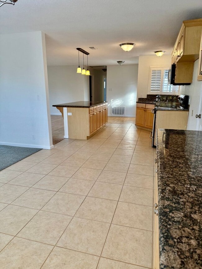 Building Photo - Beautiful Fair Oaks home