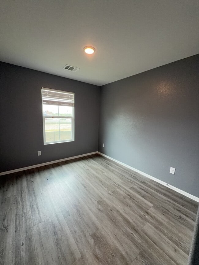 Building Photo - 509 Hines Ave
