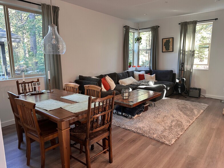 Shared living and dining room - 9542 Parker Ln