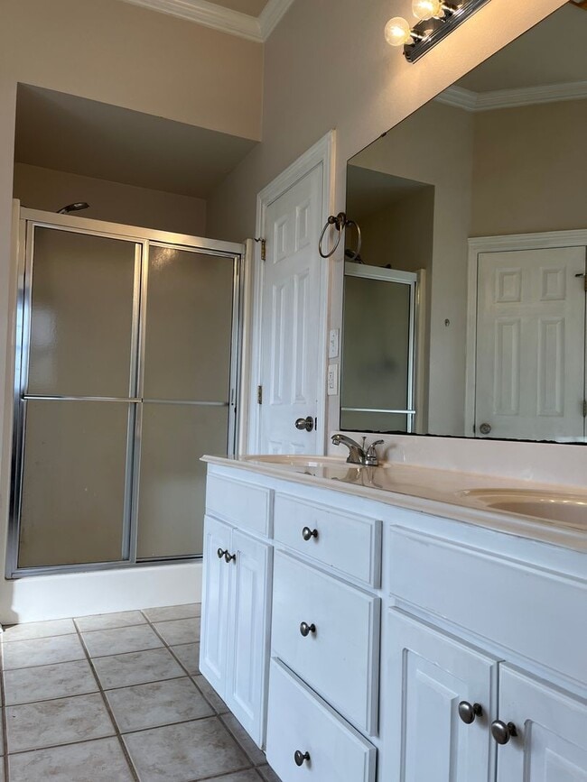 Building Photo - 2457 Brookside Dr