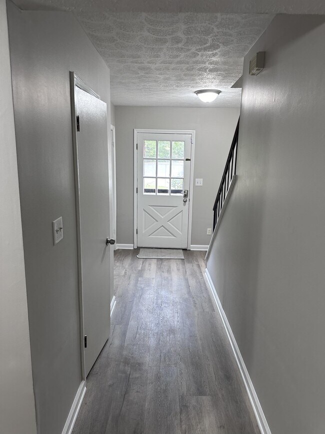 Building Photo - 185 Eaglewood Way