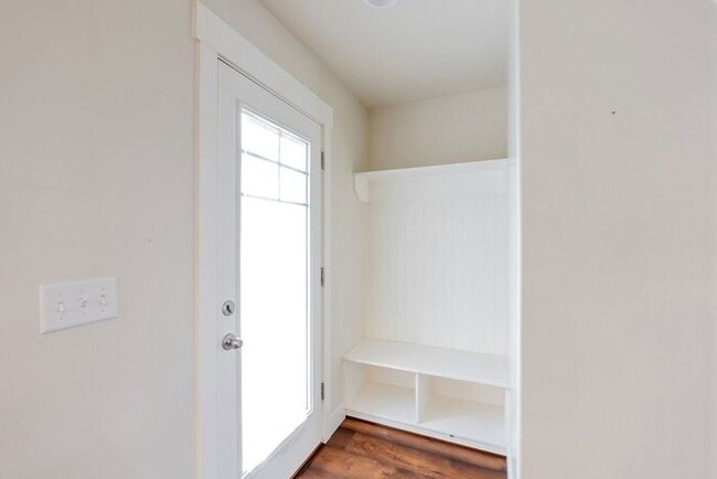 Building Photo - Gorgeous Provo Townhome