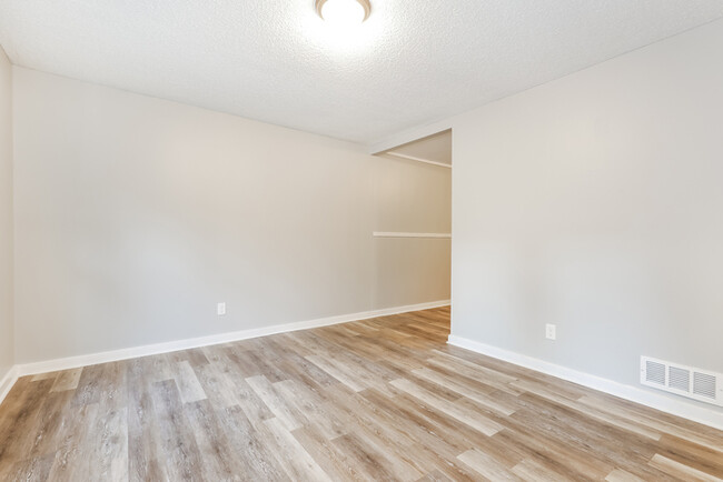 Building Photo - Beautifully Renovated 3-Bedroom