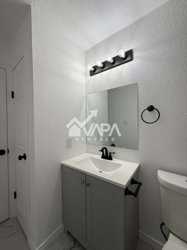 Building Photo - 4422 Desert View Dr