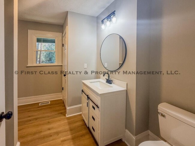 Building Photo - 1108 Henderson Ave