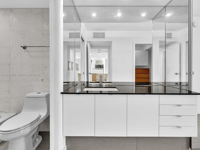 Building Photo - 100 Bayview Dr