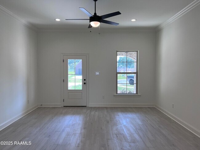 Building Photo - 107 Tenor St