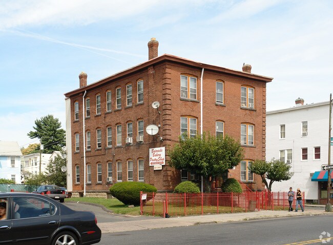 Building 1790 - 1790-1810 Park St