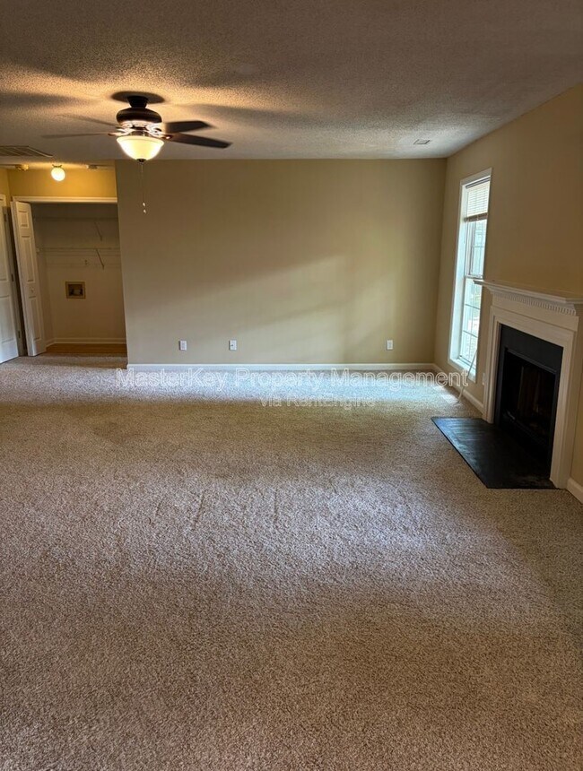 Building Photo - 1401 Ravensthorpe Dr