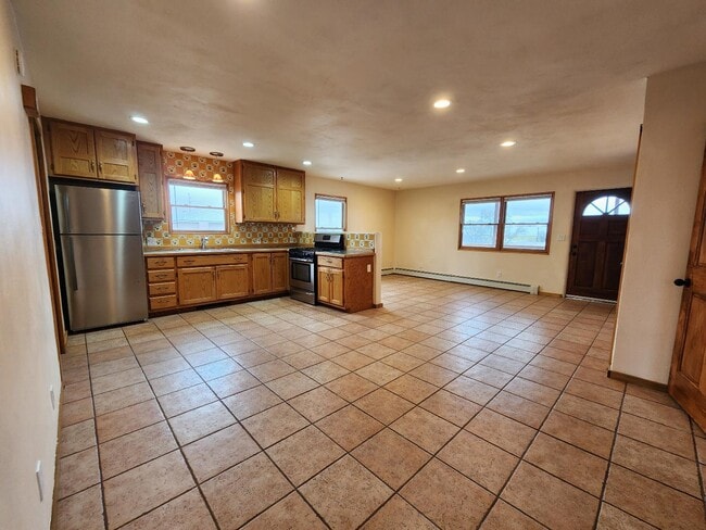 Building Photo - 502 Alicia St