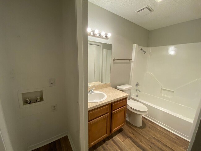 Building Photo - 1 bed 1 bath unit for rent in Dallas!