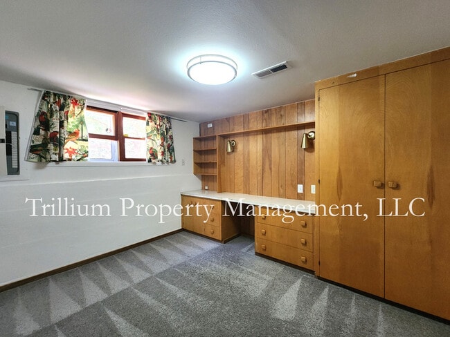Building Photo - 405 SE 68th Ave