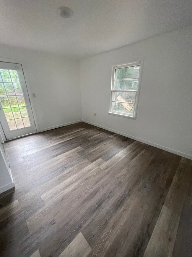 Building Photo - 11 N Howard St