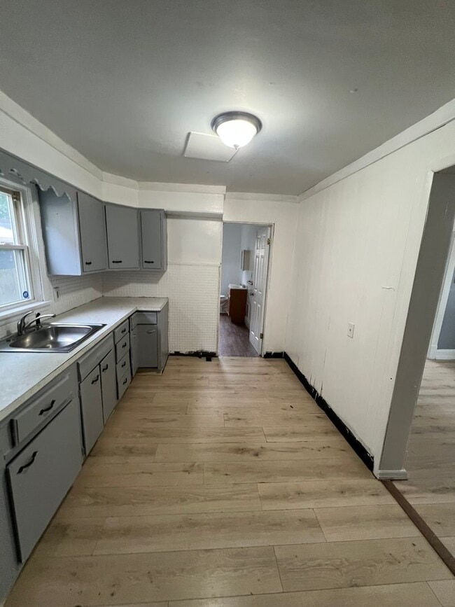 Building Photo - 4 Bedroom Single Family in Cleveland ,Ohio