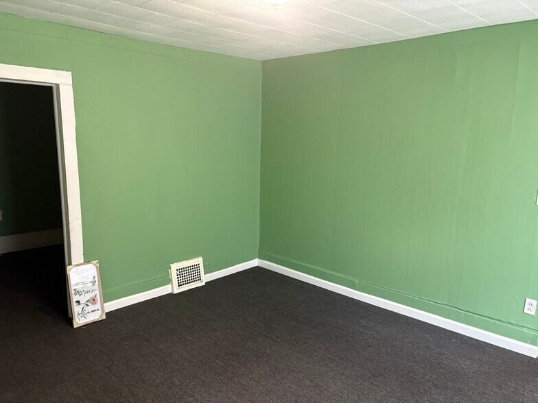 Primary Photo - 233 Lakeview Ave