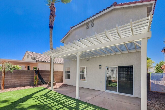 Building Photo - Stunning Southern Highlands Two Story
