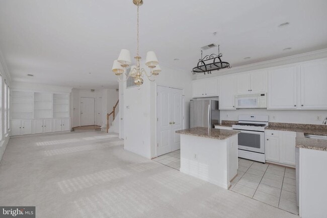 Building Photo - 5108 English Terrace