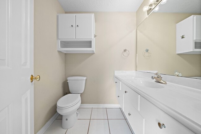 Building Photo - 2523 Baycrest Dr