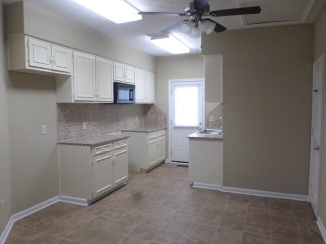 Building Photo - Nineteenth Street - 1312