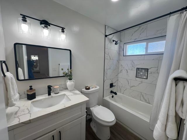 Building Photo - 1324 S Pacific St