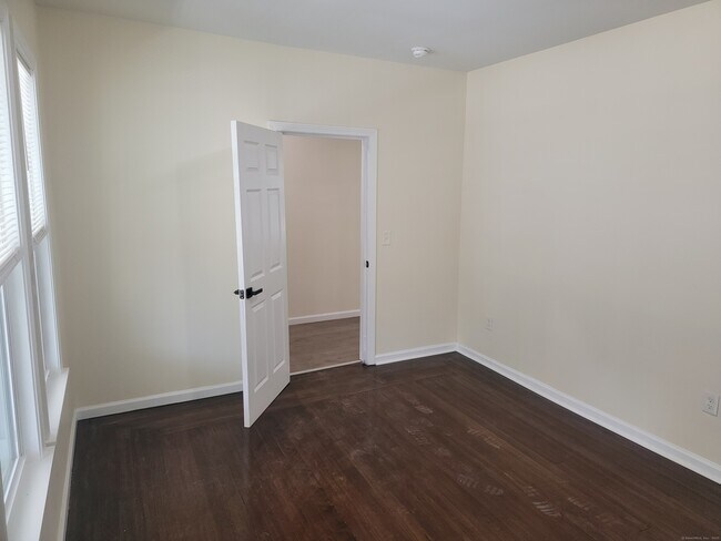 Building Photo - 147 Edgewood St