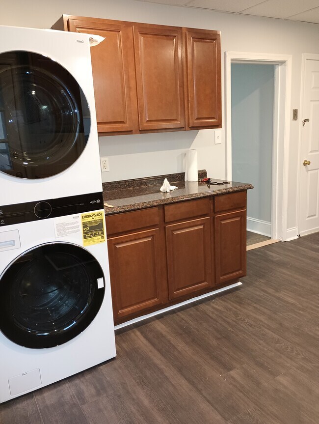 Building Photo - 865 Lancaster Ave