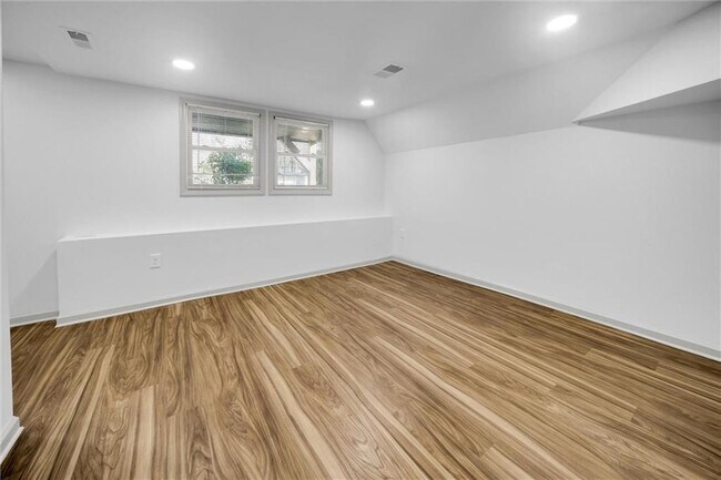 Building Photo - 3119 Piper Dr