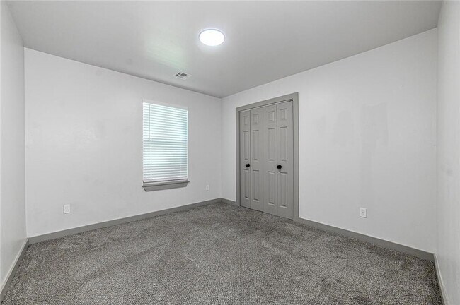 Building Photo - 1717 Breckenridge Dr