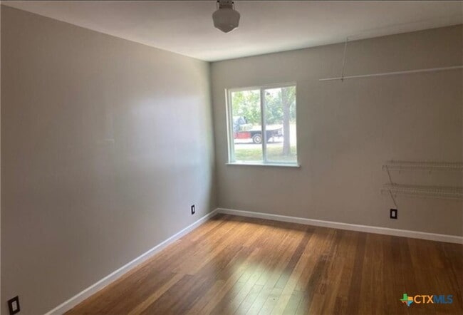 Building Photo - 200 Uecker Dr