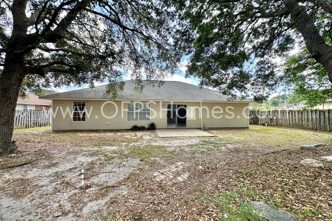 Building Photo - Charming Home on a Cul-de-Sac