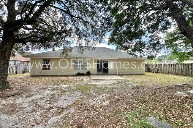 Building Photo - MOVE IN SPECIAL! $500 off first month's rent