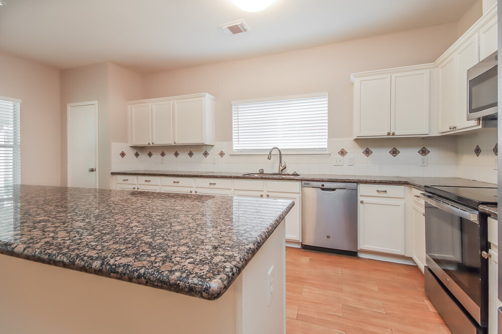 Building Photo - 553 Small Cedar Dr