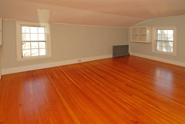 Building Photo - 442 Middle Street