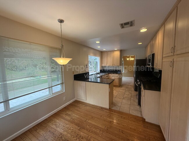 Building Photo - 6033 Tahoe Pl