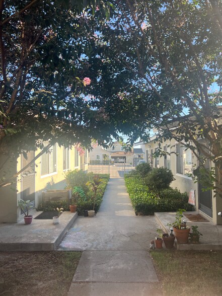 Primary Photo - 370-370 W Truslow Ave