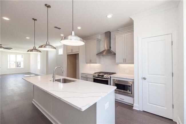 Building Photo - 530 Healy Dr