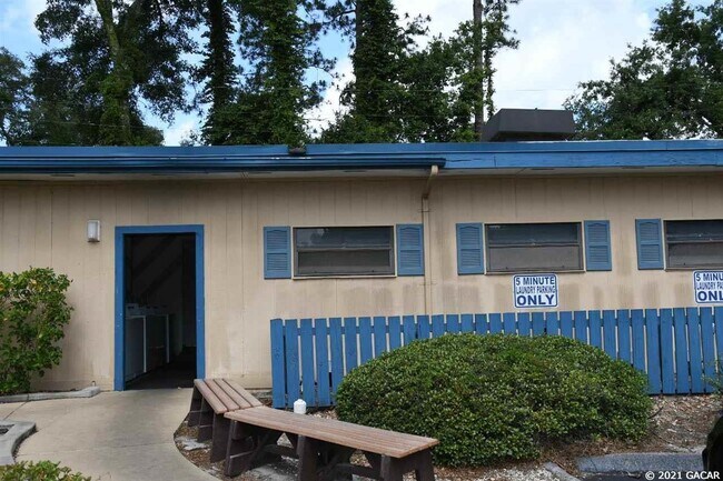 Building Photo - 2811 SW Archer Rd