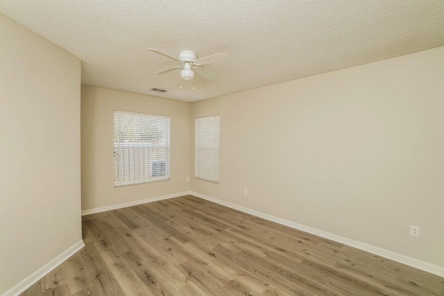 Building Photo - 6035 Pointe Pleasant Blvd