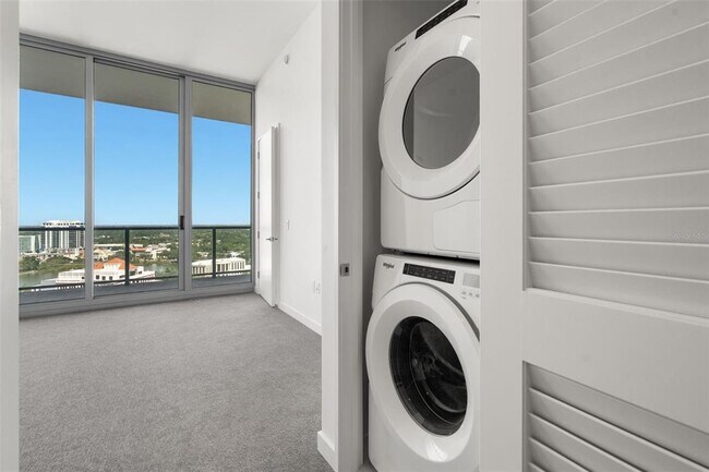 Building Photo - 400 Central Ave